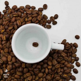 Café du Rwanda, gamme Gakenke Greengo, BIO Grain de Sail zoom grain dans la tasse