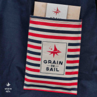 Tablier bleu et rouge - poche à rayures - Grain de Sail x Tissage de L'Ouest - zoom poche