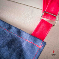 Tablier bleu et rouge - poche à rayures - Grain de Sail x Tissage de L'Ouest - lanière