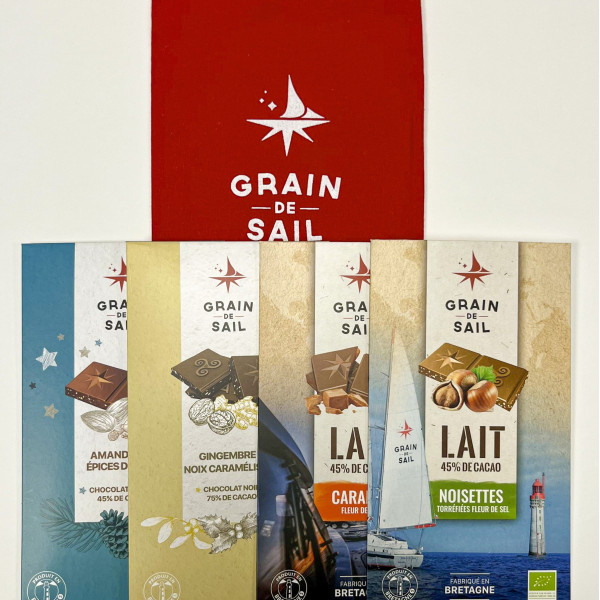 Lot de 2 tablettes de Noël + 2 tablettes Chocolat Lait + un pochon rouge