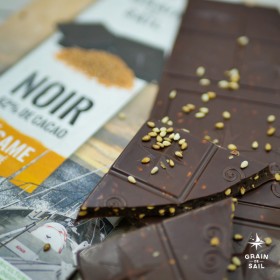 Tablette de chocolat noir sésame torréfié - Grain de Sail - BIO - avec packaging