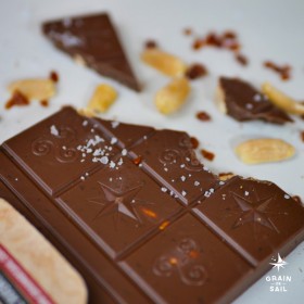 Tablette chocolat au lait cacahuètes caramel fleur de sel - Grain de Sail - ambiance