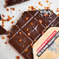 Tablette de chocolat noir caramel et fleur de sel - BIO - Grain de Sail - ambiance