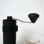 Moulin à café manuel Hario Mini Black Pro - Zoom poignée