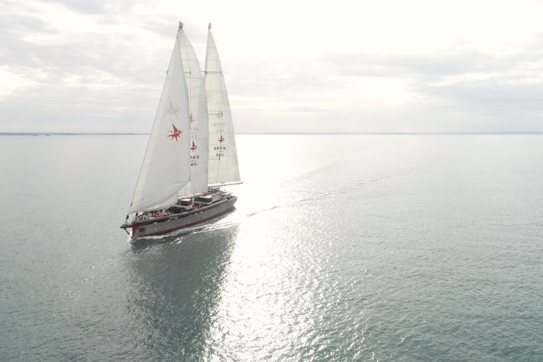 Vue drône Grain de Sail 2 voilier cargo